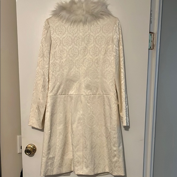 Apostrophe Cream coat with matching skirt with Faux Fur Collar - Picture 6 of 7
